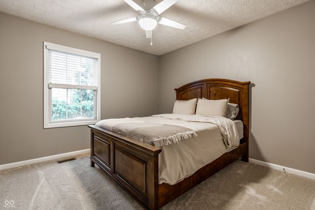 9091 Iris Lane, Zionsville, IN 46077