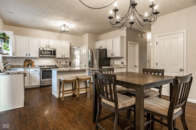 9091 Iris Lane, Zionsville, IN 46077