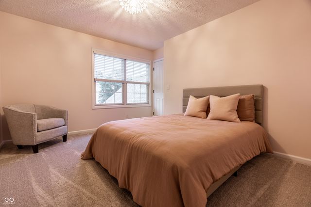 9091 Iris Lane, Zionsville, IN 46077