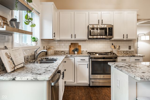 9091 Iris Lane, Zionsville, IN 46077