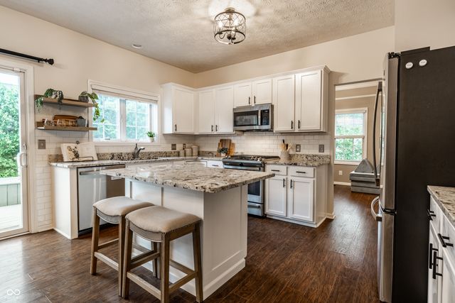 9091 Iris Lane, Zionsville, IN 46077