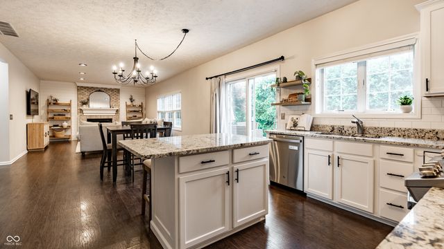 9091 Iris Lane, Zionsville, IN 46077