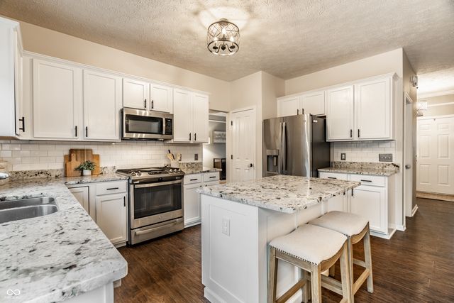 9091 Iris Lane, Zionsville, IN 46077
