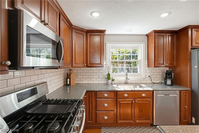 594 Megglen Avenue, Akron, OH 44303