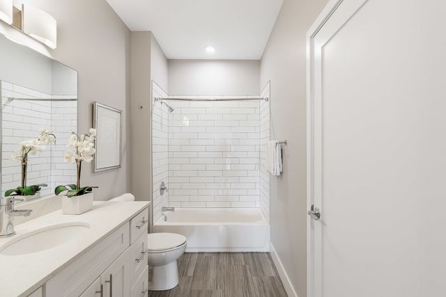 101 W Liberty Street 102, Barrington, IL 60010