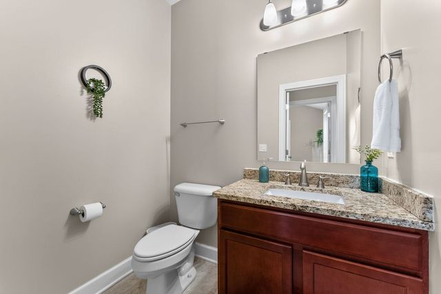 92 Cobblestone Lane, Leclaire, IA 52753
