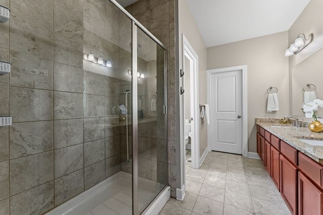 92 Cobblestone Lane, Leclaire, IA 52753