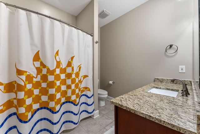 92 Cobblestone Lane, Leclaire, IA 52753