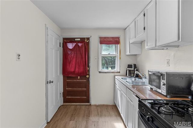 1937 N Hanley Road, St Louis, MO 63114