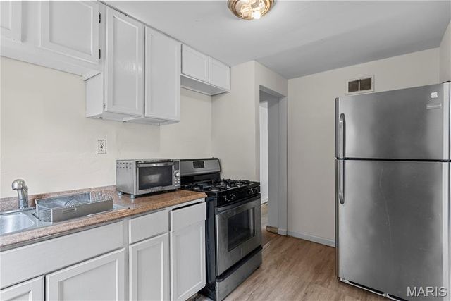 1937 N Hanley Road, St Louis, MO 63114