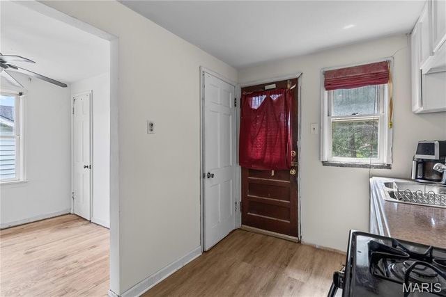 1937 N Hanley Road, St Louis, MO 63114