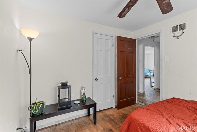 1937 N Hanley Road, St Louis, MO 63114