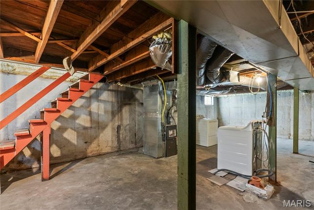 1937 N Hanley Road, St Louis, MO 63114