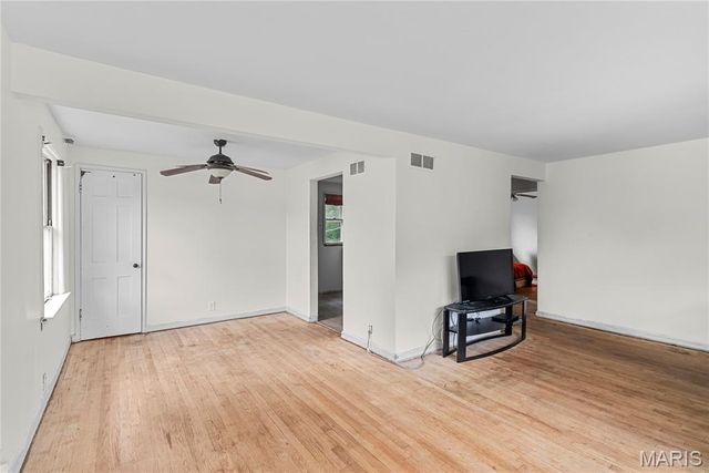 1937 N Hanley Road, St Louis, MO 63114