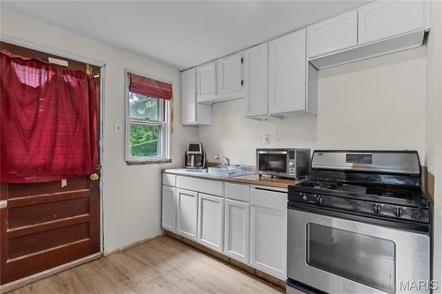 1937 N Hanley Road, St Louis, MO 63114