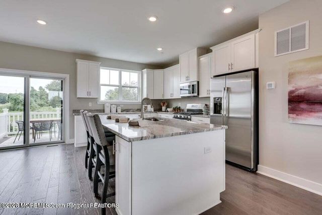 48 Kelly Way, Tinton Falls, NJ 07724