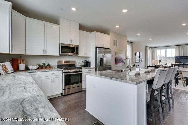 48 Kelly Way, Tinton Falls, NJ 07724