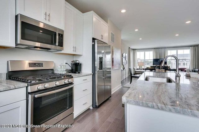 48 Kelly Way, Tinton Falls, NJ 07724