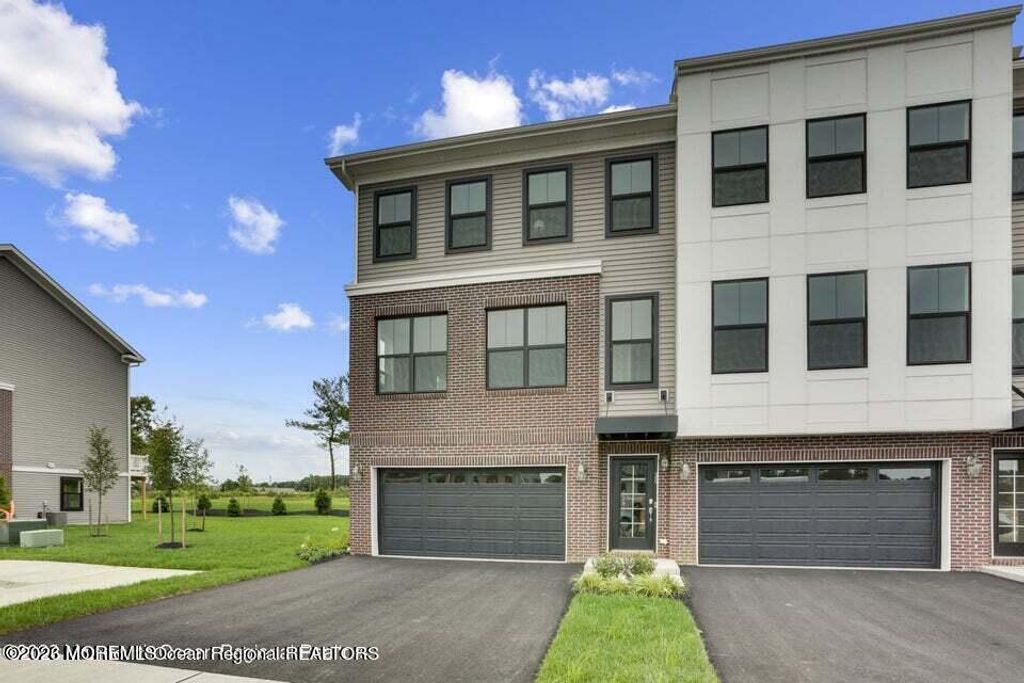 48 Kelly Way, Tinton Falls, NJ 07724