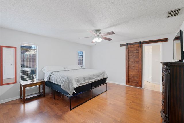 1809 Live Oak Dr, Portland, TX 78374