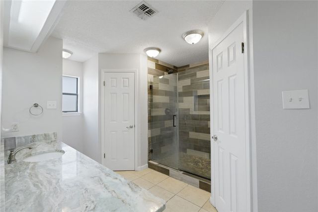 1809 Live Oak Dr, Portland, TX 78374