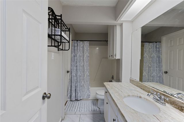 1809 Live Oak Dr, Portland, TX 78374