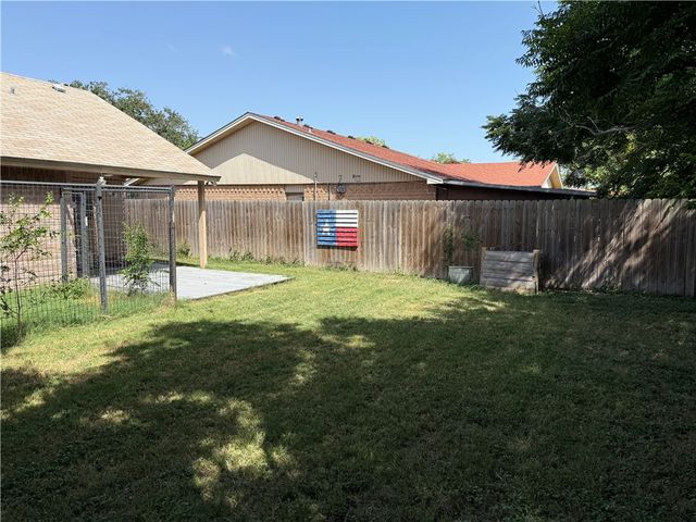 1809 Live Oak Dr, Portland, TX 78374