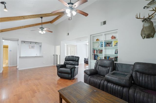 1809 Live Oak Dr, Portland, TX 78374