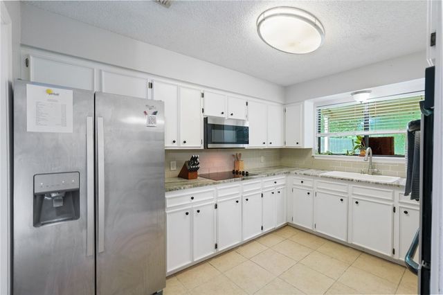 1809 Live Oak Dr, Portland, TX 78374