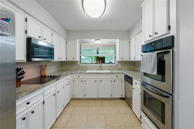 1809 Live Oak Dr, Portland, TX 78374