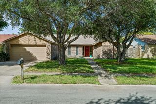 1809 Live Oak Dr, Portland, TX 78374