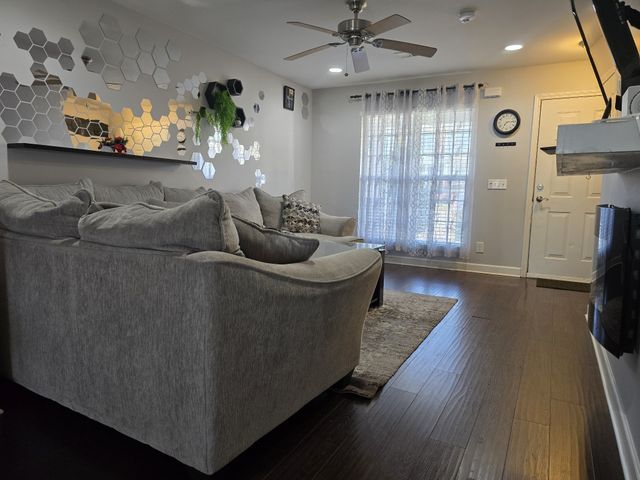 610 Bradburn Village Cir, Antioch, TN 37013