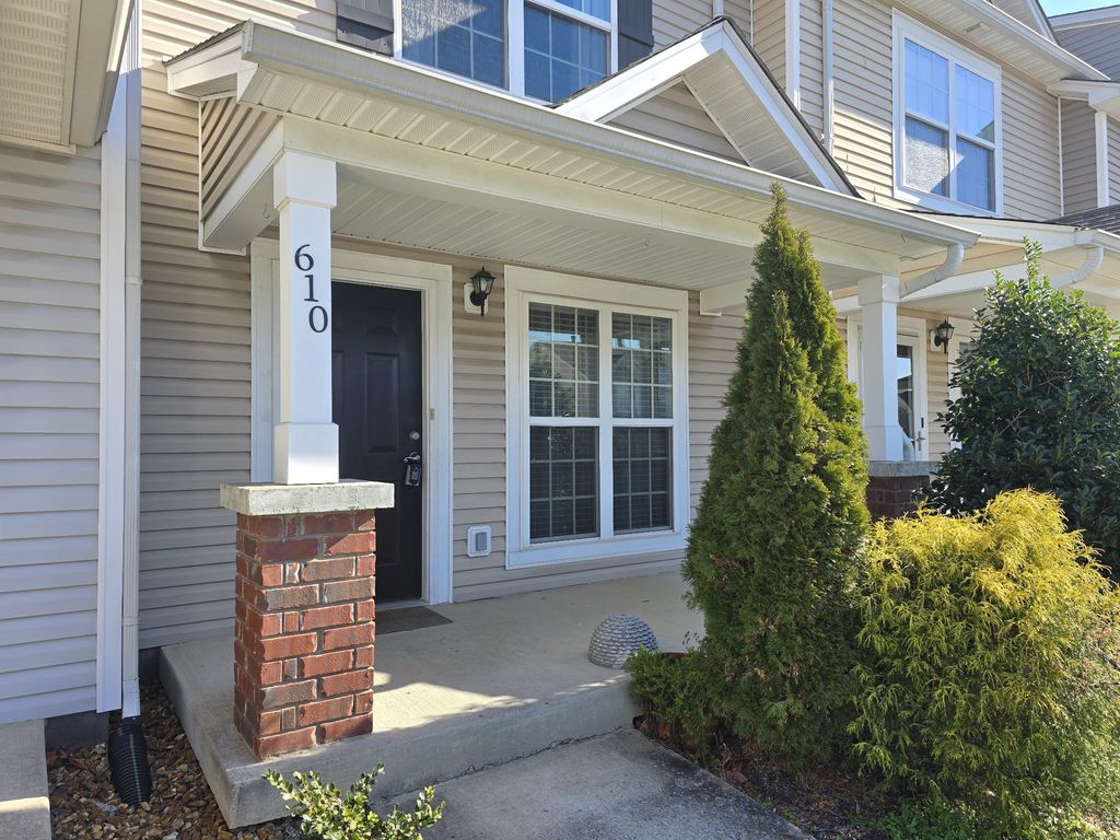 610 Bradburn Village Cir, Antioch, TN 37013