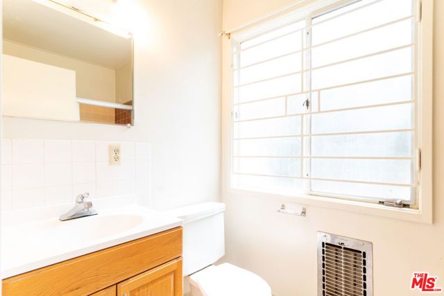 2352 Duane Street, Los Angeles, CA 90039
