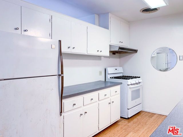 2352 Duane Street, Los Angeles, CA 90039