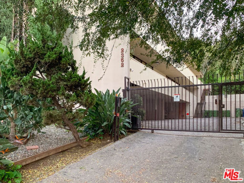 2352 Duane Street, Los Angeles, CA 90039