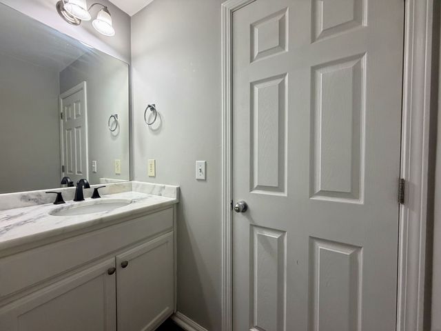 906 Cashmere Dr, Thompsons Station, TN 37179