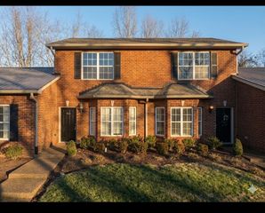 906 Cashmere Dr, Thompsons Station, TN 37179