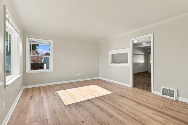 1503 E Glass Ave, Spokane, WA 99207
