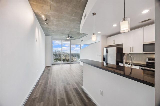 5925 Almeda Road 11615, Houston, TX 77004