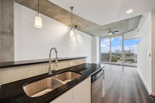 5925 Almeda Road 11615, Houston, TX 77004