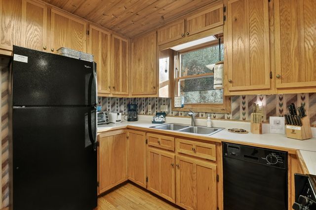 144 Hothouse View, Mineral Bluff, GA 30559