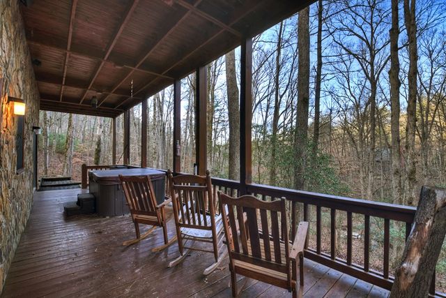 144 Hothouse View, Mineral Bluff, GA 30559