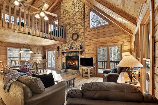 144 Hothouse View, Mineral Bluff, GA 30559