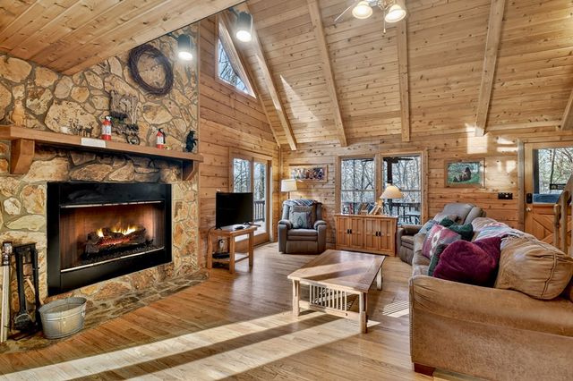 144 Hothouse View, Mineral Bluff, GA 30559