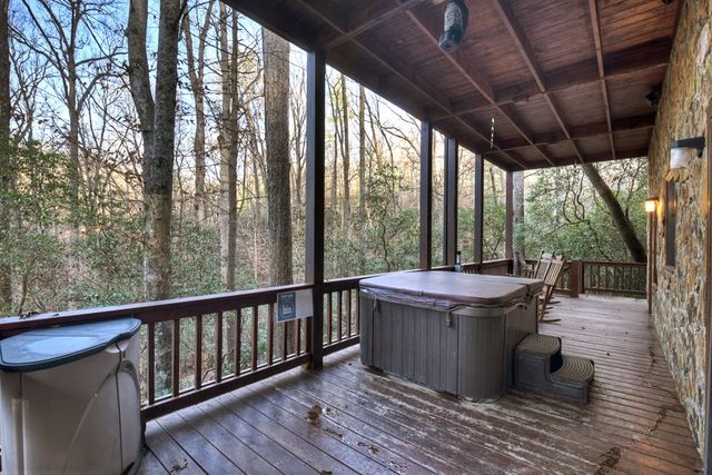 144 Hothouse View, Mineral Bluff, GA 30559