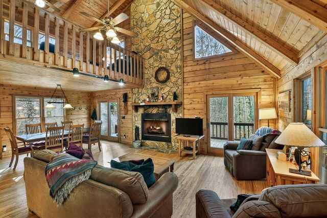 144 Hothouse View, Mineral Bluff, GA 30559