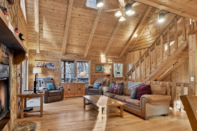 144 Hothouse View, Mineral Bluff, GA 30559