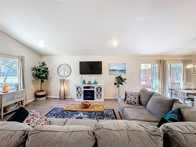 1320 SANFORD AVENUE, Sanford, FL 32771