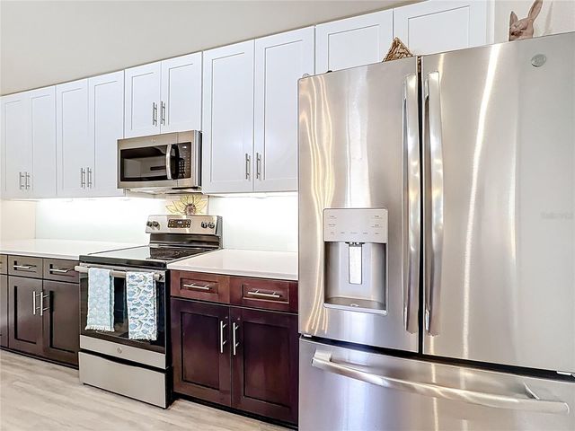 1320 SANFORD AVENUE, Sanford, FL 32771